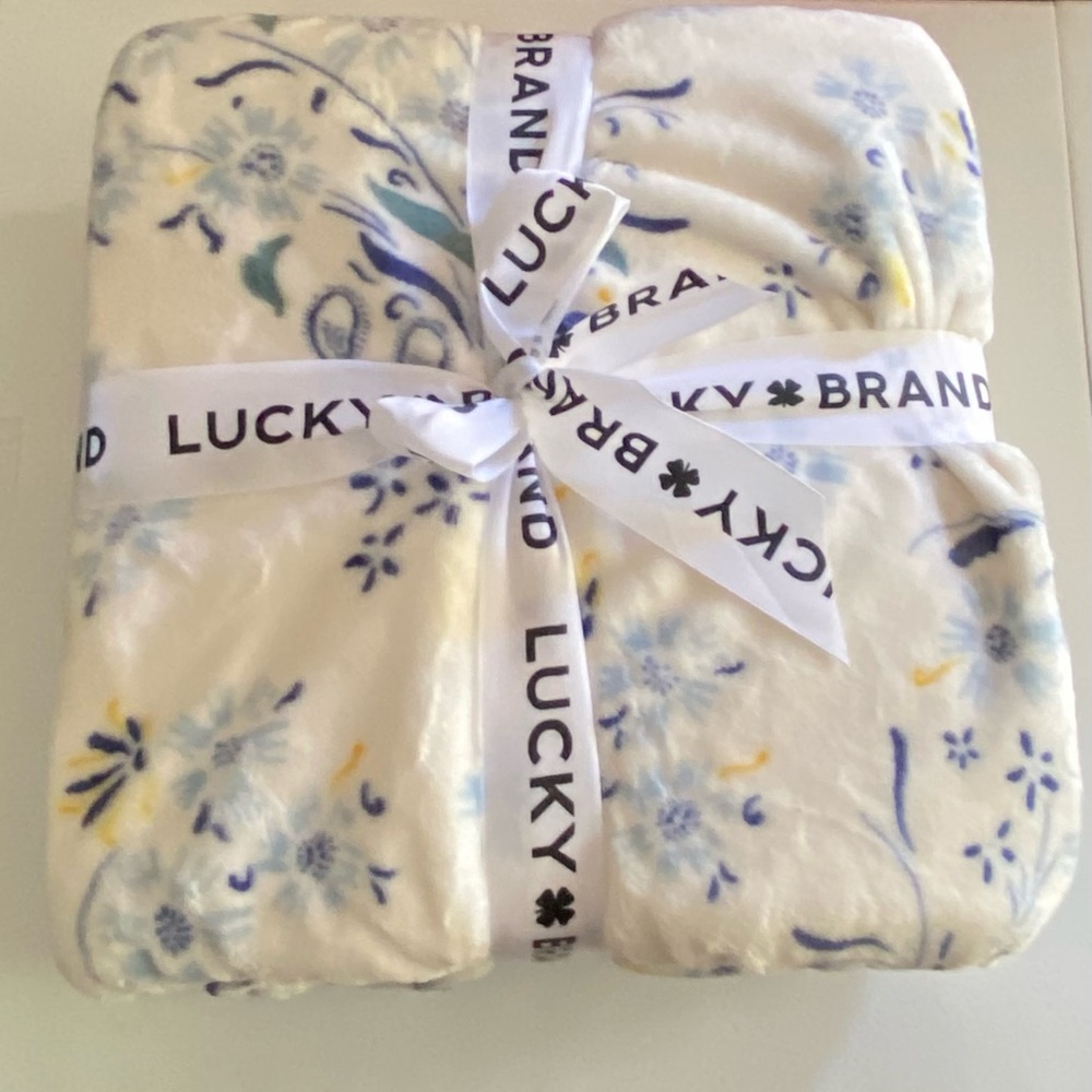 *SOLD* Lucky Brand Printed Queen Size Plush Blanket
